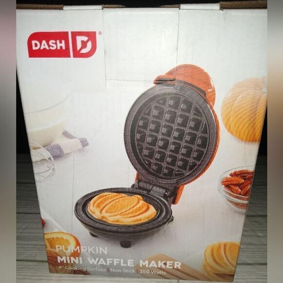 Dash Pumpkin Mini Waffle Maker 4" Cooking Surface Non-stick 350 Watts Orange - Picture 3 of 9